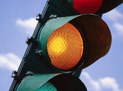 FIGYELEM! ÚJ SZABÁLYOK! Ezen a sárgán többé már nem mehetsz át! MINDENKIT ÉRINT!