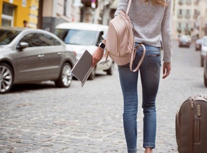 MIUTÁN A LÁNY KISZÁLLT A TAXIBÓL, A SOFŐR AZONNAL HAZAINDULT. EGÉSZEN HAZÁIG SÍRT!