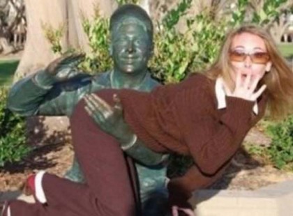 Ezt a 30 képet látva nem tudtam visszafojtani a nevetést annak ellenére, hogy ütések és fojtogatás is látható rajtuk!