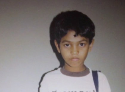 Ez az anya sír, mert a négy éves fia eltűnt. De amikor 25 évvel később megjelenik egy férfi az ajtajánál, könnyezett… az örömtől!