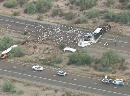 Felborult egy foglyokat szállító autóbusz… De ahelyett, hogy az 50 rab megszökjön, ezt tették…