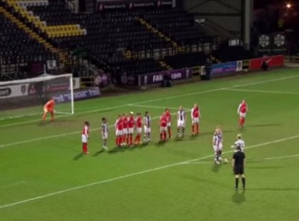 Azt hitted, hogy a nők bénák a fociban? Ilyen trükköt még C. Ronaldo sem mutatott!