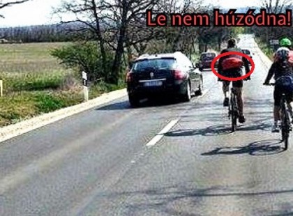 “Az a piros öves biciklis én vagyok. Megmondom, miért szabálytalankodok:”