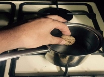 EZ A HÁZISZER POFONEGYSZERŰEN LESZOKTAT A CIGIRŐL! VARÁZSLAT!