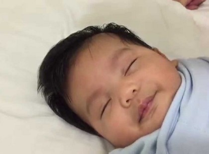 EZZEL A MÓDSZERREL KEVESEBB MINT EGY PERC ALATT ELALTATHATOD A KISBABÁT!