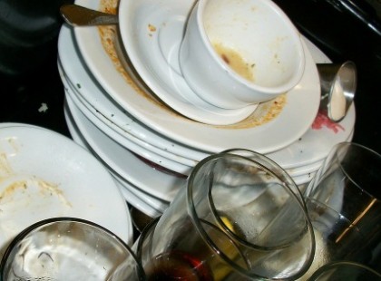 NEM VOLT HAJLANDÓ ELMOSOGATNI A RENDETLEN SRÁC, EKKOR BARÁTNŐJE FERGETEGES DOLGOT ESZELT KI!