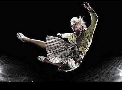 Laposra verte a betörőket a nagymama. Egyik elájult, a másik kezét törte!