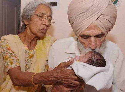 A 70 éves édesanya meglepte az egész világot: MEGSZÜLETETT AZ ELSŐ BABÁJA!