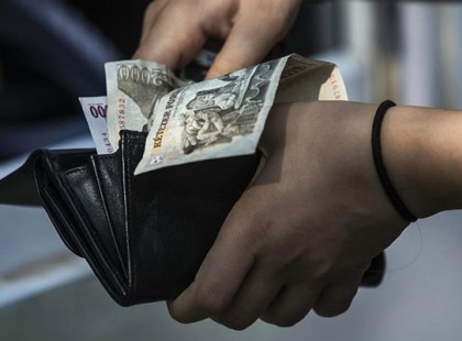 CSAK ENGEM DÜHÍT FEL, HA ÍGY VISELKEDNEK AZ ELADÓK?