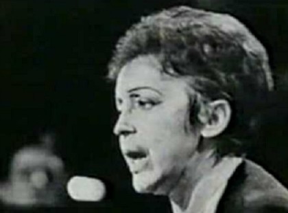 Edith Piaf egyik utolsó felvétele – minden betegsége ellenére gyönyörűen énekelte legnagyobb slágerét