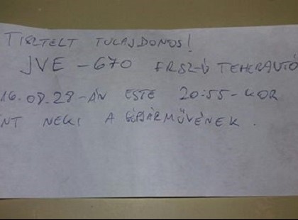 Vendégem egy sörre, aki a cédulát megírta és az autóm szélvédőjére tette.