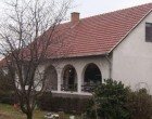 MUNKÁT KÍNÁLTAK NEKI A CIGÁNYOK – ELVETTÉK A HÁZÁT