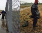 Egy határvédő rendőr nyílt levele : Fázunk és lázasak vagyunk. Küldjetek pokrócot kérlek !