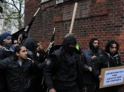 Bekeményítenek a migránsok: “Soha nem me­gyünk el innen”