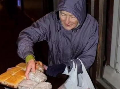 Meghalt Irénke néni, akit egész budapest a szívébe zárt! Kiderült, miért dolgozott, sütött fáradhatatlanul!