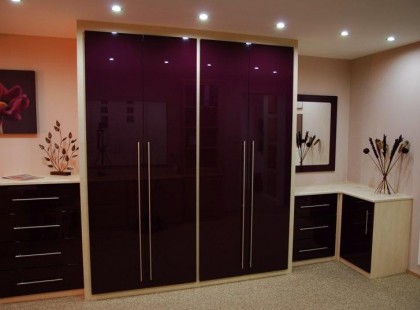 Ez a kisfiú elbújik a hálószoba szekrényben, majd ekkor jön egy férfi… ami történik, megfizethetetlen