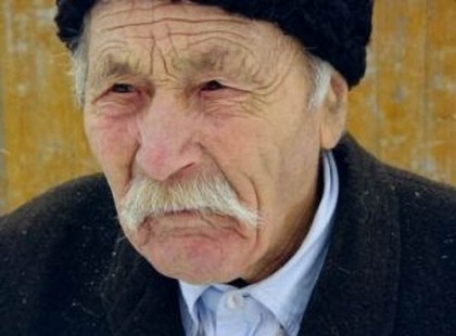 A gazdag kereskedő ki akarta semmizni a szegény bácsit, ám végül irgalmatlanul megszégyenült