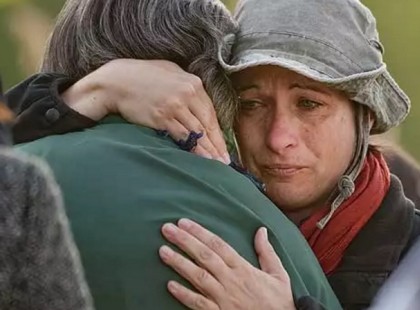 A férj feldönti felesége felmosóvödrét - amit az asszony mond erre, az felnyitja a szemed!