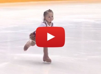 Láttatok már ilyet? Mindössze 2 és fél éves a gyönyörű kislány és már most mekkora tehetség... Megdöbbentően ügyes... Hát hiába a tehetség, az tehetség legyen szó bármilyen korról is... :)