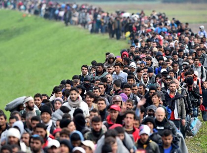 Hatalmas a baj! Azonnal megkezdhetik a migránsok Magyarországra telepítését!