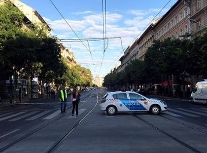 Figyelem!Bombariadó! Hatalmas a káosz a Nyugatinál, kiürítik a teret