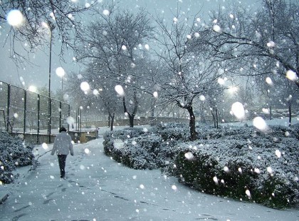 Teljesen megőrült az időjárás!Itt a tél! Többcentis hóréteg borítja az utcákat