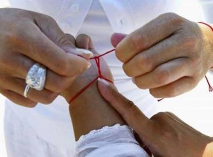 Ez történik a testeddel, ha egy vörös fonalat rákötsz a bal csuklódra! Döbbenetes!