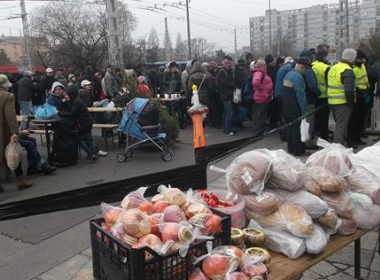 Rászorulók,Nyugdíjasok, Munkanélküliek, Figyelem! Csomag Osztás ! Tartós Élelmiszercsomagok 25 Élelmiszerből Teljesen Ingyen! Mutatjuk ,hol lehet átvenni