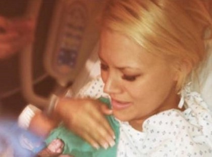 A fiatal lány már a klinikán várakozott, hogy elvetesse gyerekét, ám ekkor megrázó üzenetet kapott!