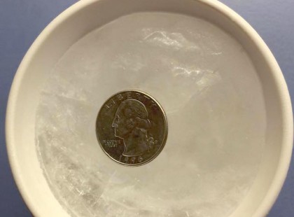 Ha az otthonodtól távol leszel pár napig, tégy egy bögre vizet a mélyhűtőbe!