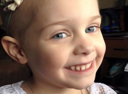 A korkülönbség a kislány (4 éves) és férje között, 25 év… de egyértelmű, hogy a szülők miért egyeztek bele ebbe…