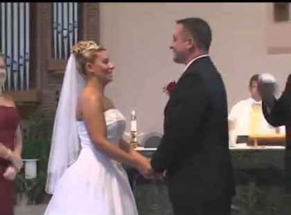 MÉG A PAP IS JÓT NEVETETT EZEN AZ OLTÁRI NAGY BAKIN!