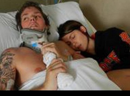 TÖBB ÉVNYI KÓMA UTÁN TÉRT MAGÁHOZ A FÉRJ. EZT A KÉT SZÓT SÚGTA SZERETETT FELESÉGÉNEK: