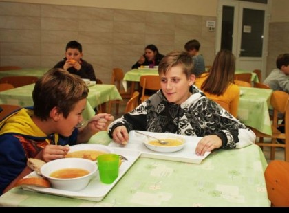 Győzött a polgári engedetlenség: visszatér a menzákra a só és a cukor