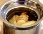 A gyömbérből készült tea kihajtja a vesekövet, megújítja a májat, és elöli a tumorsejteket. Így csináld, hogy hasson!