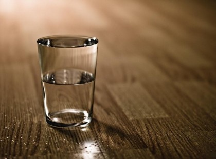 Egy pohár víz segítségével felmérheted, hol vannak rossz sugárzások a lakásban, és így küszöböld ki ezeket