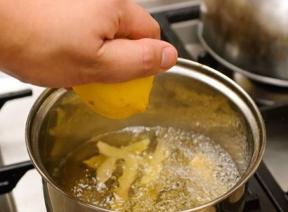 A gyömbér tea oldja a vesekövet, tisztítja a májat, és elpusztítja a rákos sejteket. Így kell elkészítened, hogy hasson!