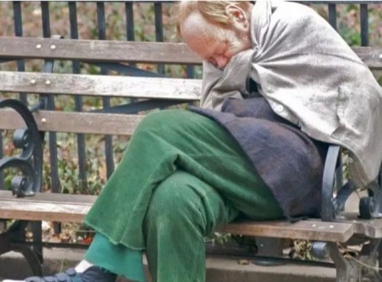 Nagyon megalázták a reszketeg, idős bácsit a puccos étteremben! Ám egy váratlan fordulattal döbbenetes titokra derült fény!