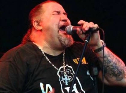 Ma 68 éves Deák Bill Gyula énekes.Isten éltesse, köszöntsük őt sok lájkkal!