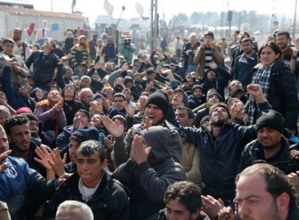 Vörös riasztás: Azonnal lezárni a határokat!