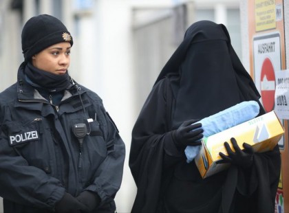 Na ezért kell betiltani a burkát egész Európában