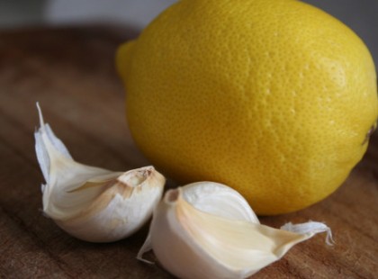 A citrom és fokhagyma keveréke megakadályozza a szív és az agy ereinek meszesedésétt