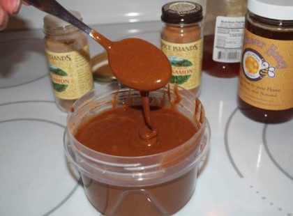 Nagyon sok mindent kezel a méz-fahéjjal összekeverve, de ezt még mi sem gondoltuk volna!