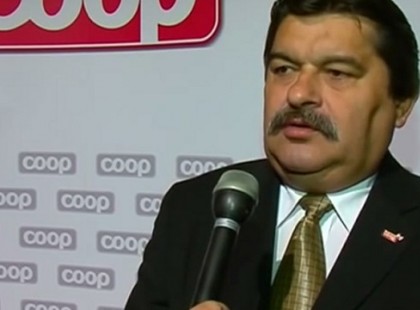 Rejtélyes lövés végzett a Coop vezérével otthonában