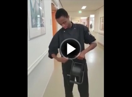 Így dolgoznak Merkel munkaerőpótló afrikai gyöngyszemei! Ezt mindenkinek látnia kell!-video