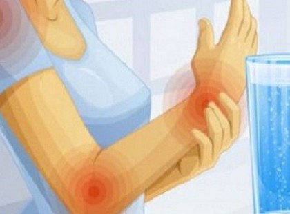 10 FIGYELMEZTETŐ JEL, HOGY KEVÉS VIZET ISZOL! Ne hagyd figyelmen kívül!