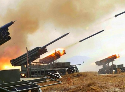 Megindult Putyin hatalmas hadserege!? Pusztító tüzérségi tűzről számolnak be a kelet-ukrán frontról.