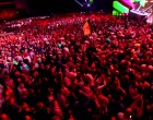 Egy hatalmas koncertet találtunk a 80-as évek slágereiből !! Libabőrösek lettünk, ahogy meghallottuk!