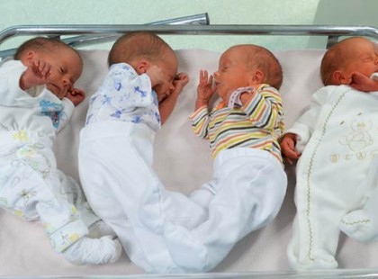 Végre megmutatták a szülők a négyes ikreket