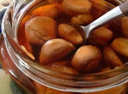 Ez a fokhagymaszirup 1000-szer erősebb minden antibiotikumnál! Így használd gyógyításra!